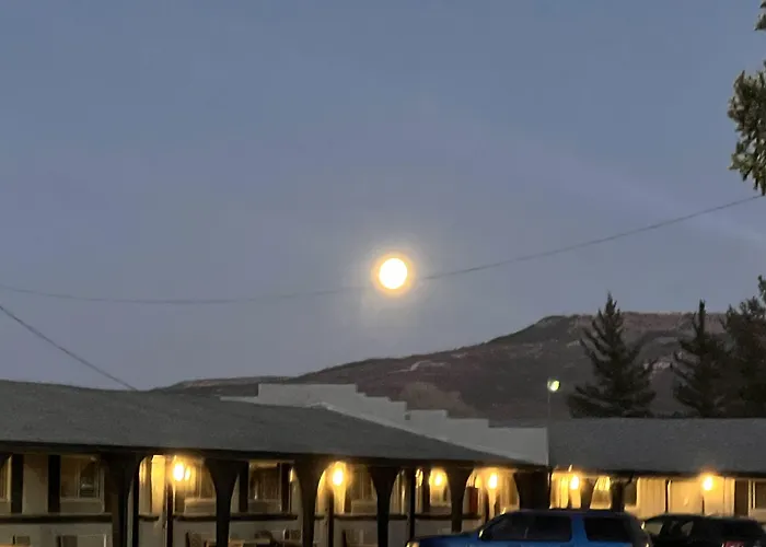 Rodeway Inn & Suites